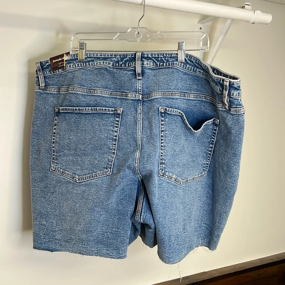 NWT Ava & Viv‎ High Rise Relaxed Bermuda Denim Shorts- 26